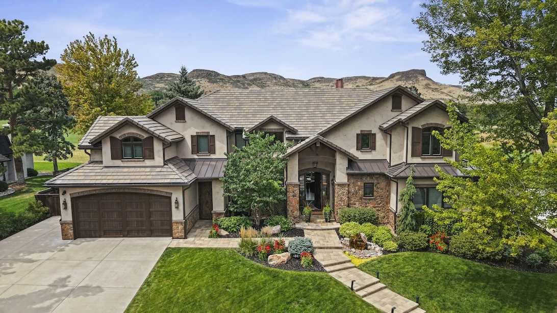 A Rare Golf-Course Address in Golden Puts the Rockies at Your Doorstep