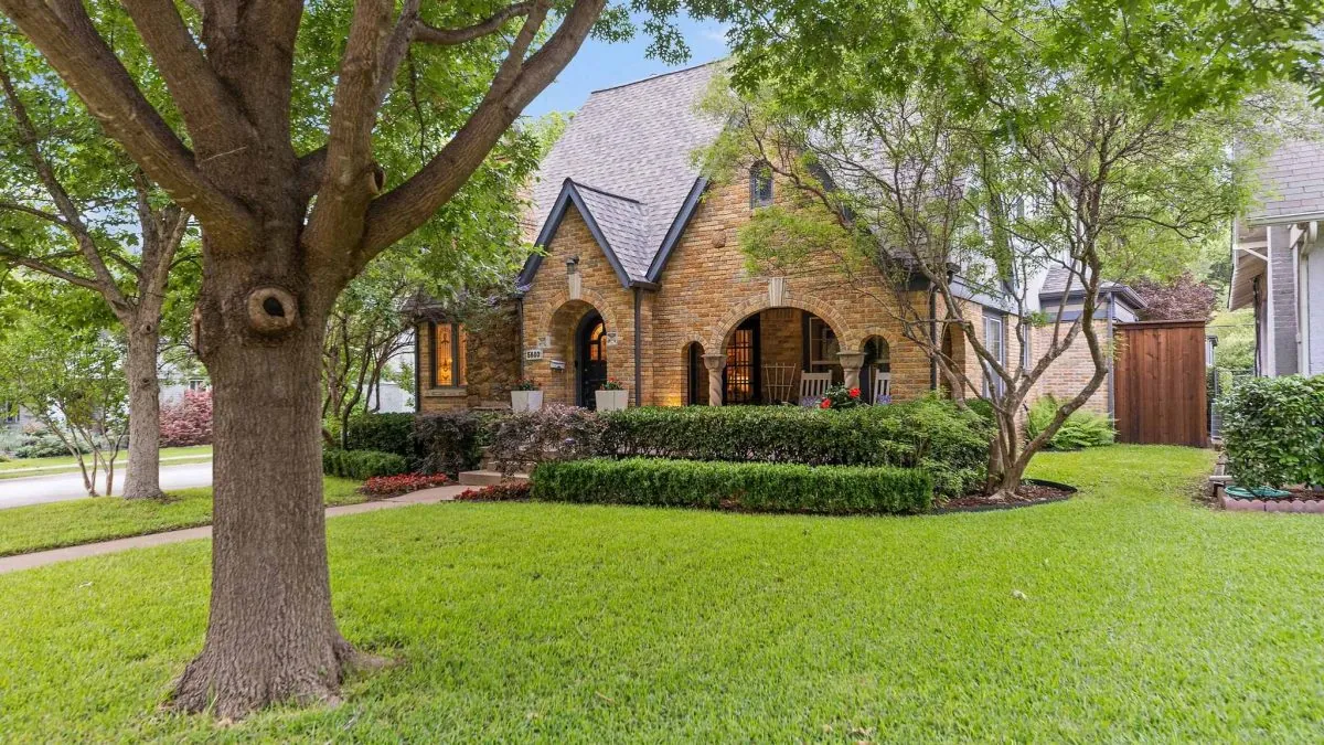 A Timeless Tudor in Dallas’ M Streets